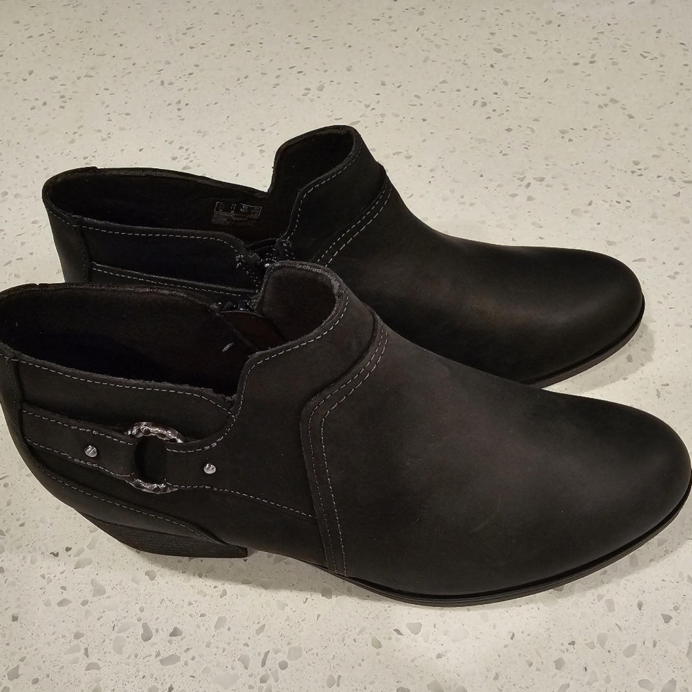 New Clark Women's Charlten Grace Leather Ankle Boots sz 11
